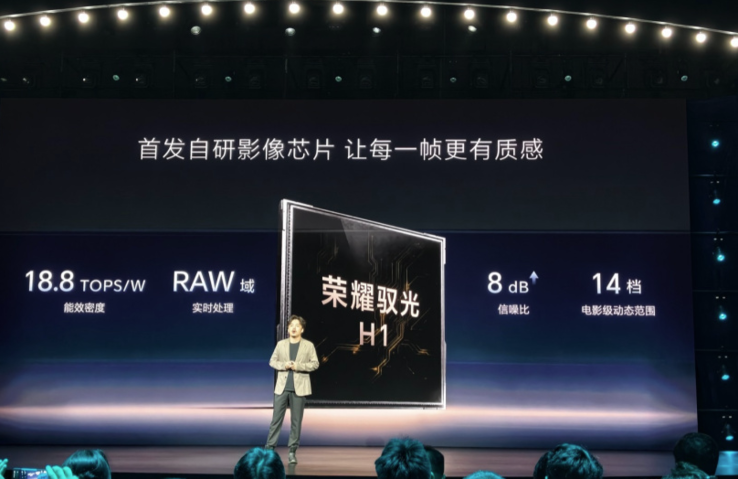 O celular também conta com um chip Yuguang H1 personalizado.