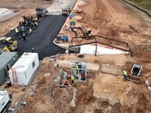 Fotos de drone revelam túnel em forma de Cybertruck na Giga Factory da Tesla (Fonte da imagem: JoeTegtmeyer/X)