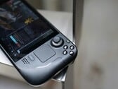 O Steam Deck 2 da Valve pode trazer gráficos AMD já ultrapassados, assim como o Steam Deck retratado aqui.
