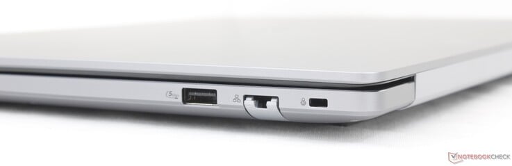 Correto: USB-A 3.2 Gen. 1 (5 Gbps), RJ-45 (1 Gbps), trava Kensington