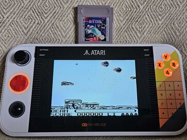 O jogo R-Type para GameBoy funciona sem problemas (Fonte da imagem: Marc Zander, Notebookcheck)