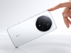 O Honor Magic 8 Pro apresenta uma câmera teleobjetiva &quot;Ultra Night&quot; de 200 MP. Na foto, o telefone em branco (Fonte da imagem: Honor)