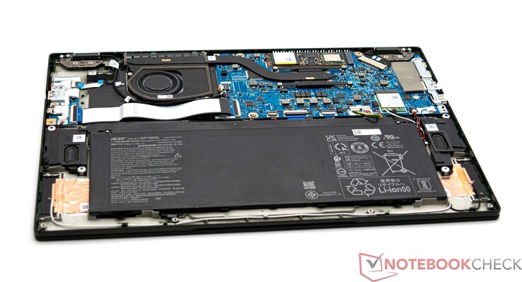 Acer Swift Edge SFE16 sem placa inferior