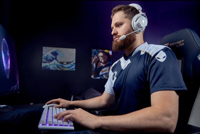 O Alienware Pro Headset foi projetado com contribuições de atletas e streamers de e-sports. (Fonte da imagem: Alienware)