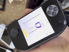 O GameMT E3 seria uma adição um tanto estranha ao mercado de dispositivos portáteis para jogos horizontais. (Fonte da imagem: via Retro Gaming with Deadfred)