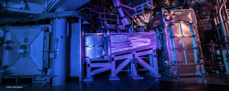 Os sistemas a laser são usados para criar reações de fusão (imagem: Jason Laurea / NIF)