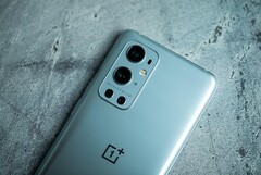 O OnePlus 9 Pro é limitado a 3,3x de zoom óptico. (Fonte: CNET)