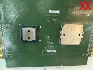 Intel desenvolve resfriamento líquido em nível de pacote para processadores potentes (Fonte da imagem: Hardwareluxx)