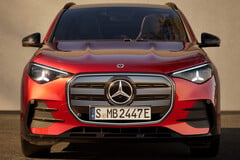 O novo Mercedes GLA é lançado como um veículo elétrico com tecnologia de 800 volts, mas o carregamento em estações de carregamento rápido de 400 volts requer um amplificador de corrente contínua opcional.