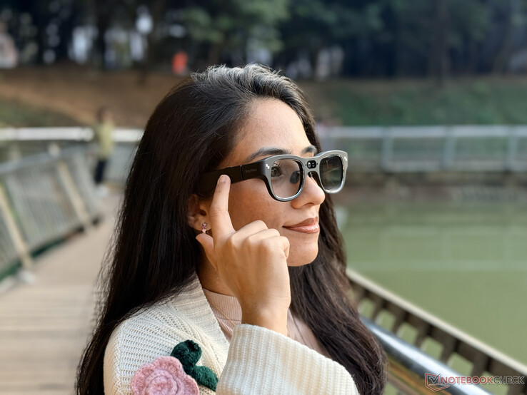 Vista lateral dos óculos de AR