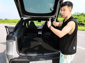 Avaliação do Tesla Model Y L quanto ao espaço para carga e passageiros. (Fonte da imagem: GeekLaii/YT)