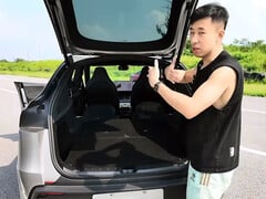 Avaliação do Tesla Model Y L quanto ao espaço para carga e passageiros. (Fonte da imagem: GeekLaii/YT)