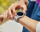 A série Galaxy Watch6 verá o retorno da moldura giratória do Galaxy Watch4 Classic, embora com alguns ajustes de design, conforme a última foto. (Fonte da imagem: Samsung)