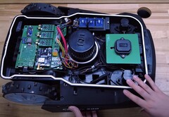 O cortador de grama robotizado OpenMower é um projeto de código aberto usando um Raspberry Pi 4. (Fonte da imagem: Clemens Elflein via YouTube)