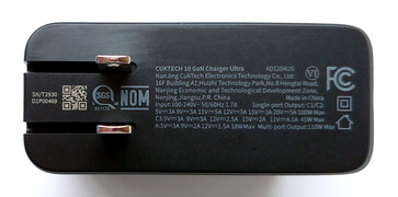 Vista dos lados direito, superior e frontal.