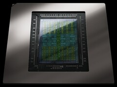 Vista em close-up de uma matriz de GPU RTX da Nvidia com circuitos expostos e invólucro metálico (Fonte da imagem: Nvidia)