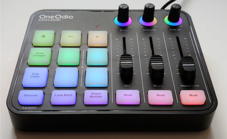 Mixer de áudio OneOdio Solocaster.