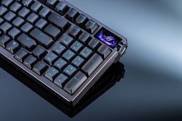 O ROG Azoth 96 HE tem uma tela OLED que pode mostrar informações vitais do sistema, como as temperaturas da GPU e da CPU. (Fonte da imagem: Asus)