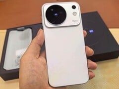 O Vivo X500 já vazou em fotos de hands-on antes de seu lançamento oficial
