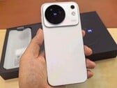O Vivo X500 já vazou em fotos de hands-on antes de seu lançamento oficial