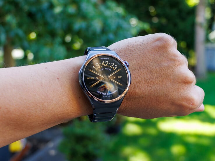 Huawei Watch 6 Pro ao ar livre