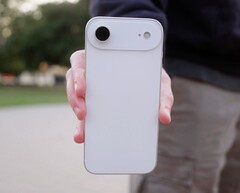 Apple está supostamente cortando os custos das telas do iPhone 17 e 17 Air. (Fonte da imagem: AppleTrack)