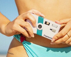 A One35 V2 parece uma câmera compacta analógica, mas tem um sensor digital. (Fonte da imagem: Flashback)