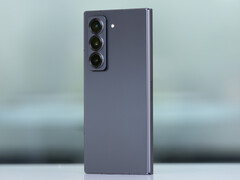 Espera-se que o Galaxy Z Fold7 adote o design do Galaxy Z Fold Special Edition, na foto. (Fonte da imagem: Fenibook)