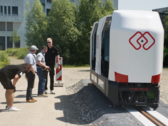 Ônibus do campus Monocab em uma pista de testes de 20 metros
