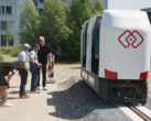 Ônibus do campus Monocab em uma pista de testes de 20 metros