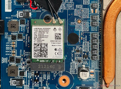 A placa Intel AX200 WLAN é substituível pelo usuário