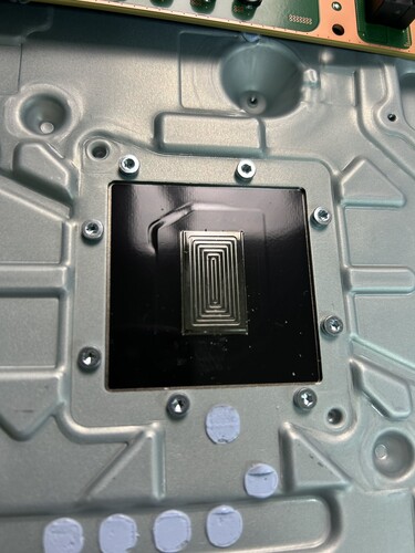 Aplicativo de metal líquido do novo PlayStation 5 Slim (fonte da imagem: @Modyfikator89 on X)