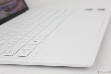 Disponível nas opções de cores Glacier Silver ou Ceramic White