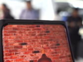 A OPPO pode prever um dispositivo como este muito em breve. (Fonte: SparrowsNews via YouTube)