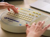 O Omnichord OM-108 comemora o 70º aniversário da empresa Suzuki. (Fonte: Suzuki)