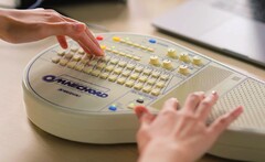 O Omnichord OM-108 comemora o 70º aniversário da empresa Suzuki. (Fonte: Suzuki)