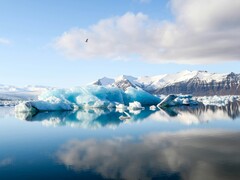 Uma foto do lago glacial Jökulsárlón (Fonte da imagem: Jeremy Bishop via Unsplash; cortada)