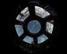 Uma imagem mostrando a cúpula dentro da ISS.