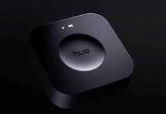 O Bridge Pro da Philips Hue (na foto) deve ser lançado em setembro de 2025. (Fonte da imagem: Signify via Hueblog.com)