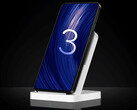 O Poco F7 Ultra é o primeiro celular da marca Poco a receber a atualização do HyperOS 3. Na foto: o telefone em um carregador sem fio. (Fonte da imagem: Xiaomi - editado)
