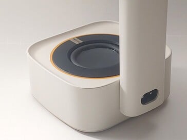 O Yaber T1 Pro requer 75 watts de energia de um cabo CA conectado à base. (Fonte da imagem: Notebookcheck)