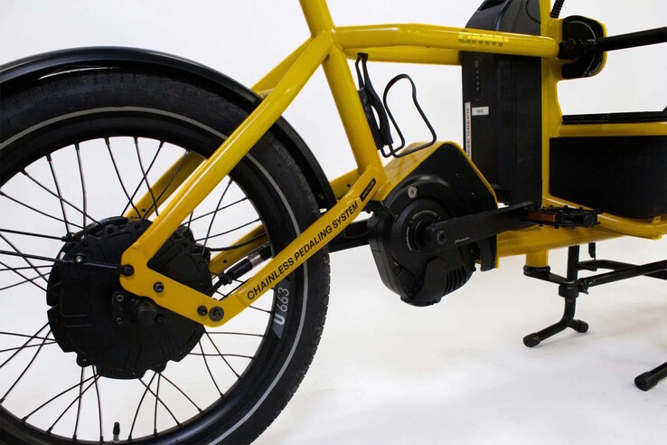 O sistema elétrico é composto por uma bateria, um gerador (com pedais) e o próprio motor