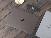 Análise do HP OmniBook X Flip 14: Desempenho versátil com o AMD Zen 5