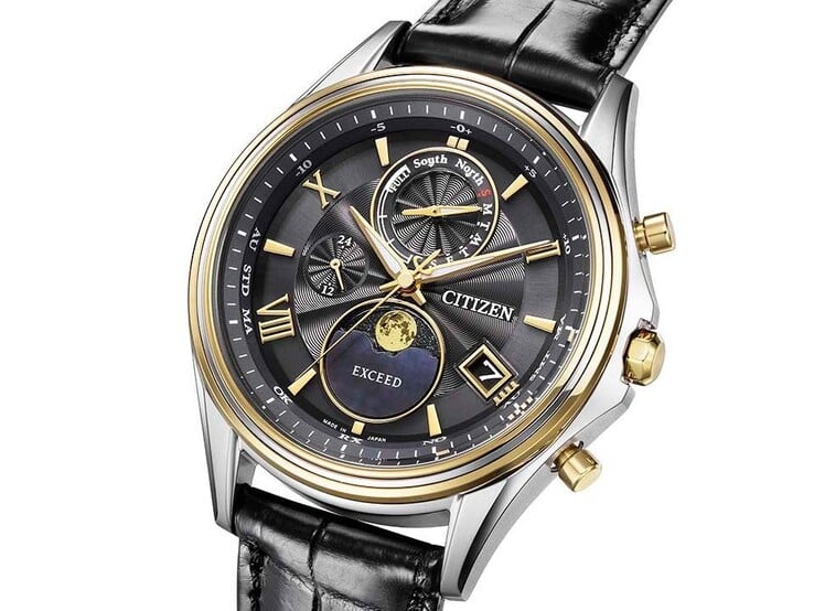 Vista frontal do Citizen Exceed “Mid-Autumn Moon” Edição Limitada BY1025-17E, exibindo seu mostrador em madrepérola preta, indicador analógico de fases da lua às 6 horas, ponteiros e marcadores em amarelo âmbar e pulseira em couro de crocodilo preto.