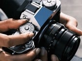O sucessor da Fujifilm X-T5 retratada na foto estaria atrasado.