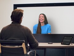 Um usuário testa a experiência de videochamada 3D do Google Beam no I/O 2025 (Fonte da imagem: Google)