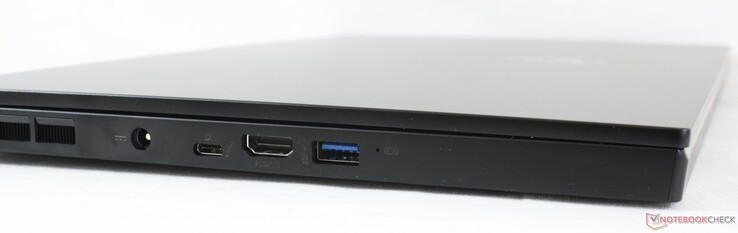 Esquerda: adaptador AC, USB-C + Thunderbolt 3 c/ PD e DP, HDMI 2.0, USB-A 3.2 Gen. 2