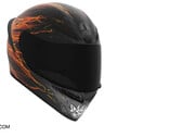 Capacete para motocicleta AGV K1 S Street Fighter 6 Ken com grafismos em preto, cinza e chamas.