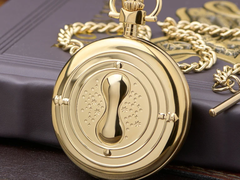 O novo relógio de bolso da colaboração entre a Timex e Harry Potter (na imagem) é mais um item de colecionador do que um relógio especializado.
