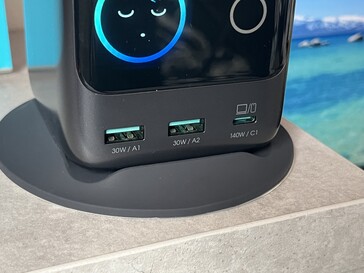 2x USB Tipo A (30W cada) + Tipo C (140W)